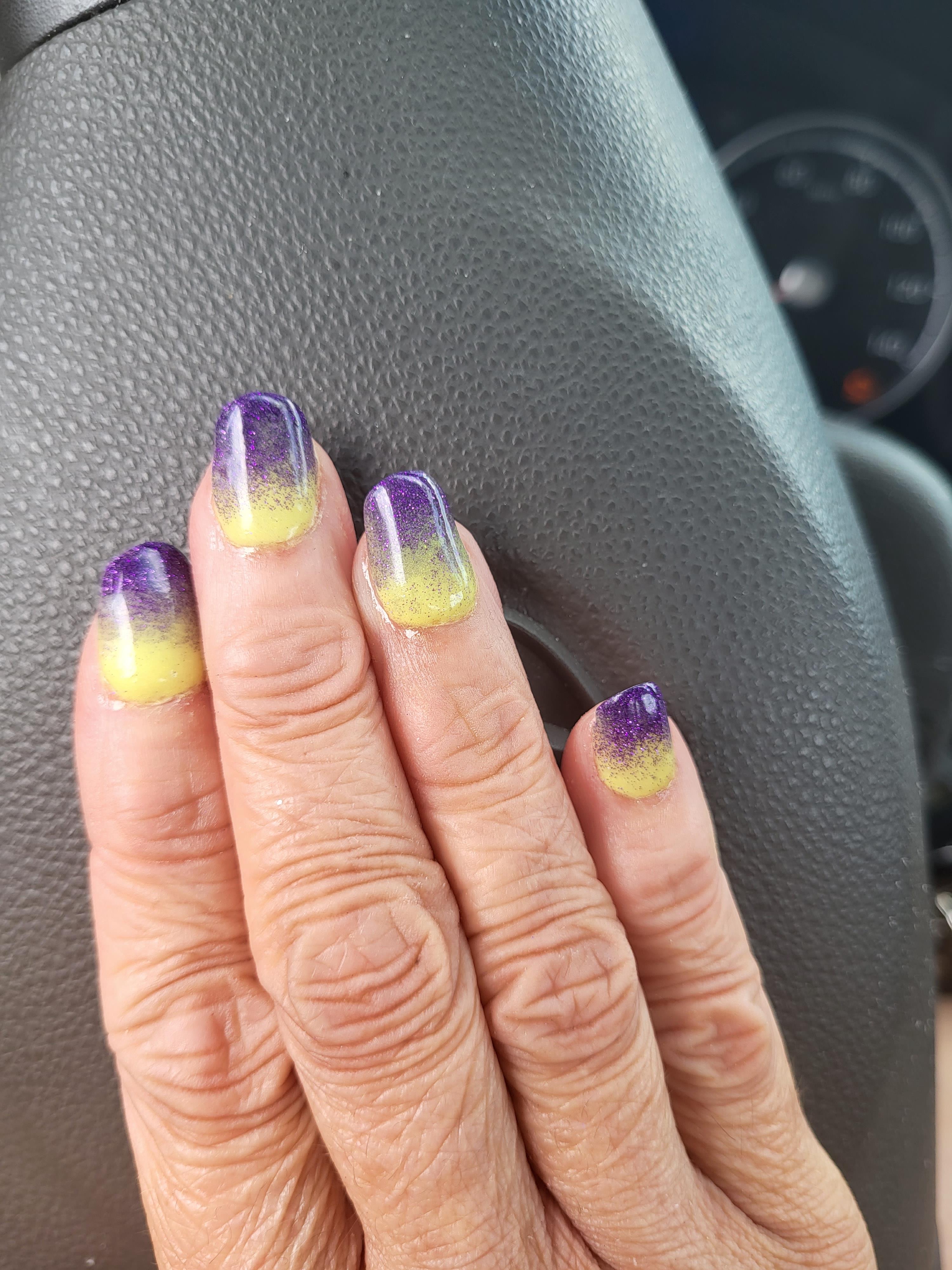 SNS ombré dip with gold - Terri's Nails Lounge & Spa